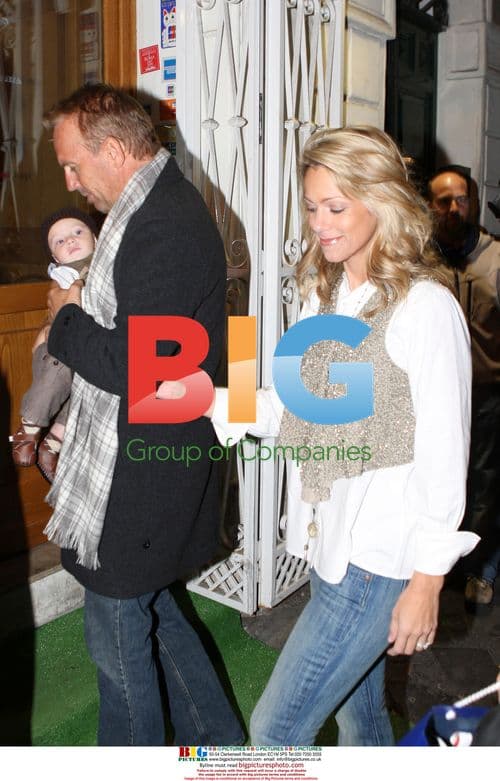 Kevin Costner and Family Dining in Rome