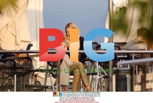Gwyneth Paltrow with kids in Barcelona park
