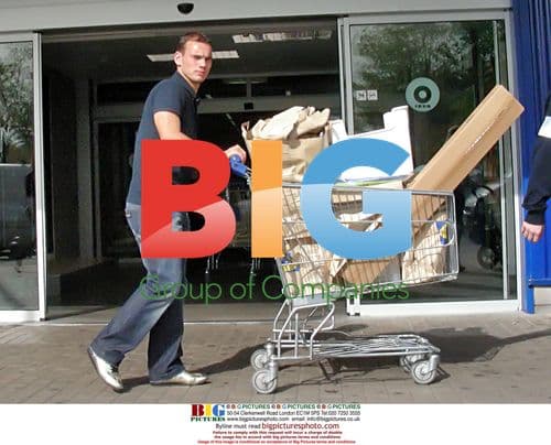 Wesley Sneijder's Family Shopping Trip