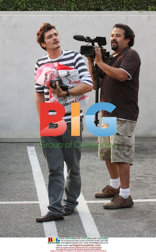 Orlando Bloom Purchases at Camera Store