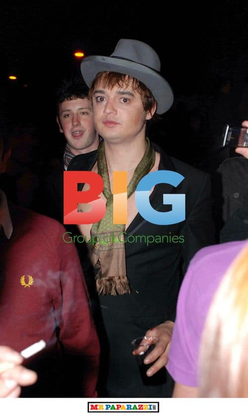 Pete Doherty and Babyshambles Grab a Burger