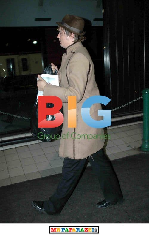 Pete Doherty and Babyshambles Grab Burger Before Gig