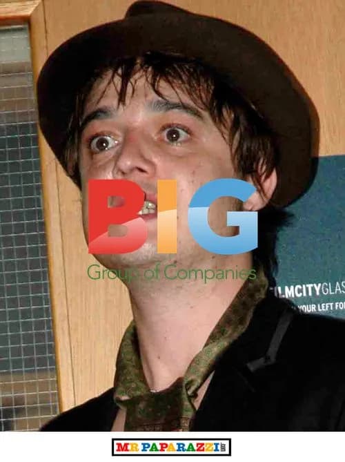 Pete Doherty and Babyshambles get burger before gig