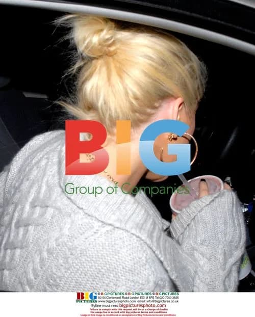 Pregnant Christina Aguilera Leaves Office