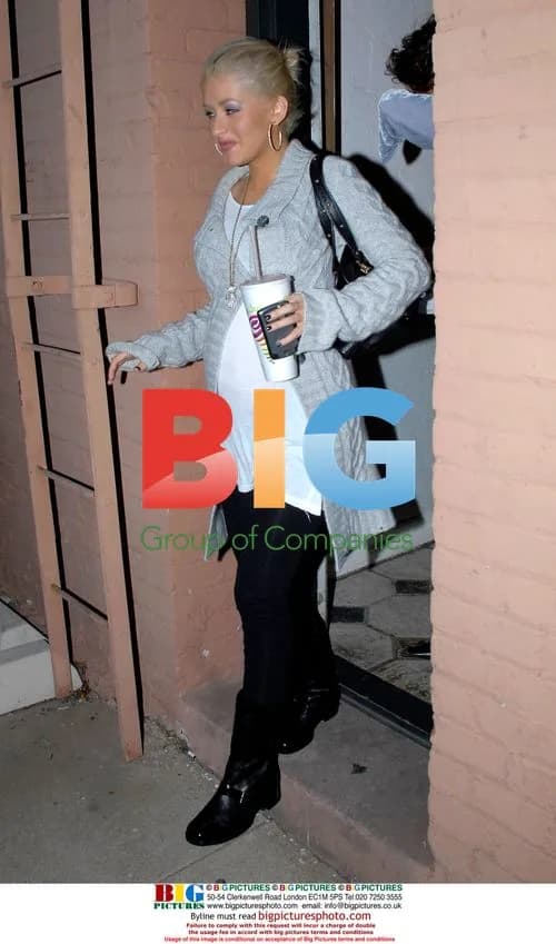 Pregnant Christina Aguilera Leaves Office