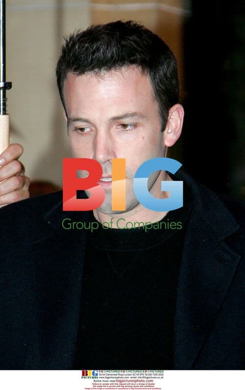 Ben Affleck Exits Paris Hotel