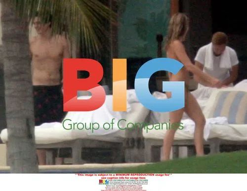 Jennifer Aniston Enjoys Weekend in Mexico with Friends