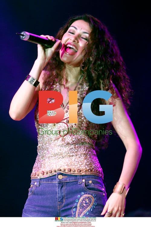 Gunjan from 'Bend it like Beckham' at Sonu Nigam Concert