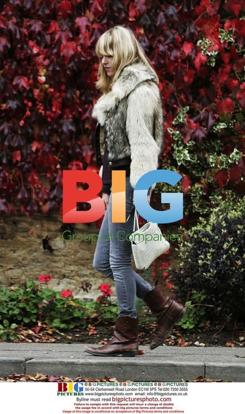 Kate Moss and Jamie Hince shopping