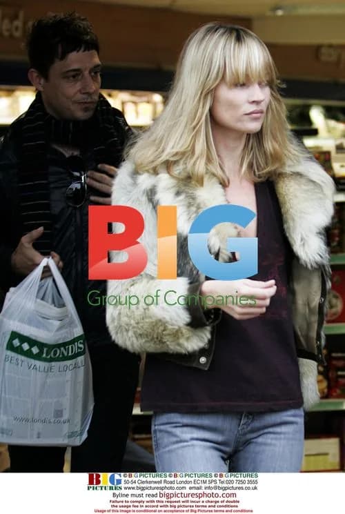 Kate Moss and Jamie Hince shopping