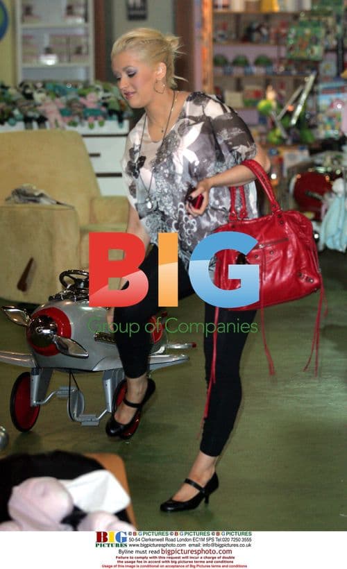 Christina Aguilera shopping for baby