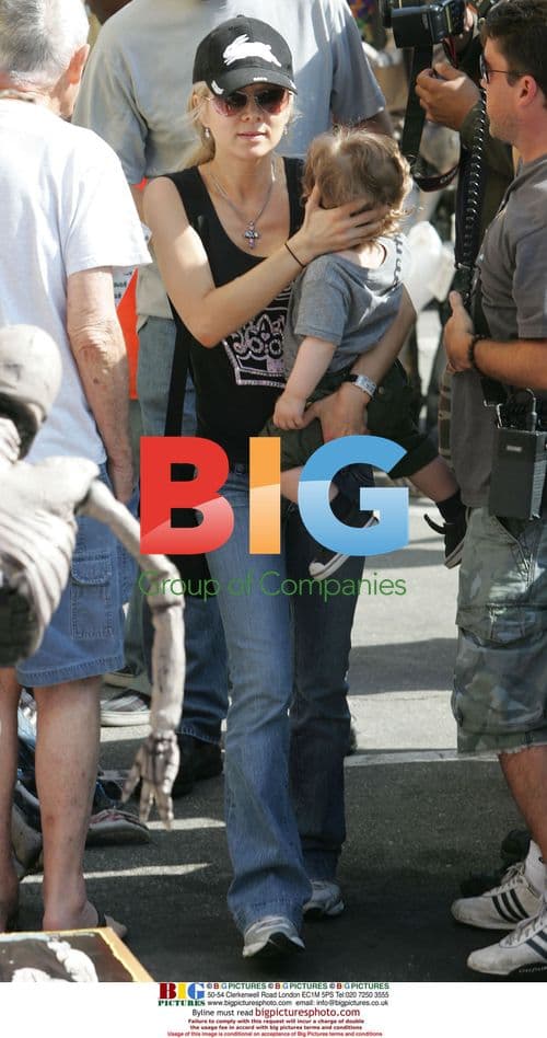 Russell Crowe's Family Shopping