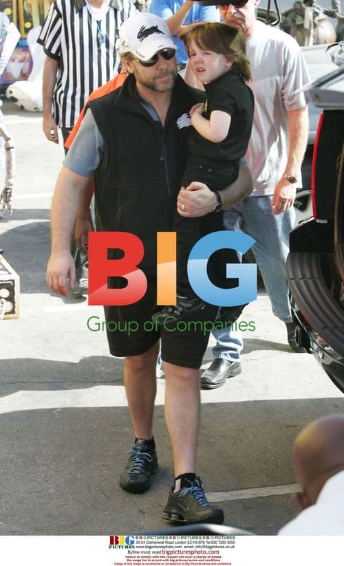 Russell Crowe and family shop for Halloween