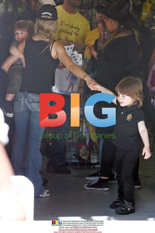 Russell Crowe and Family Shop for Halloween