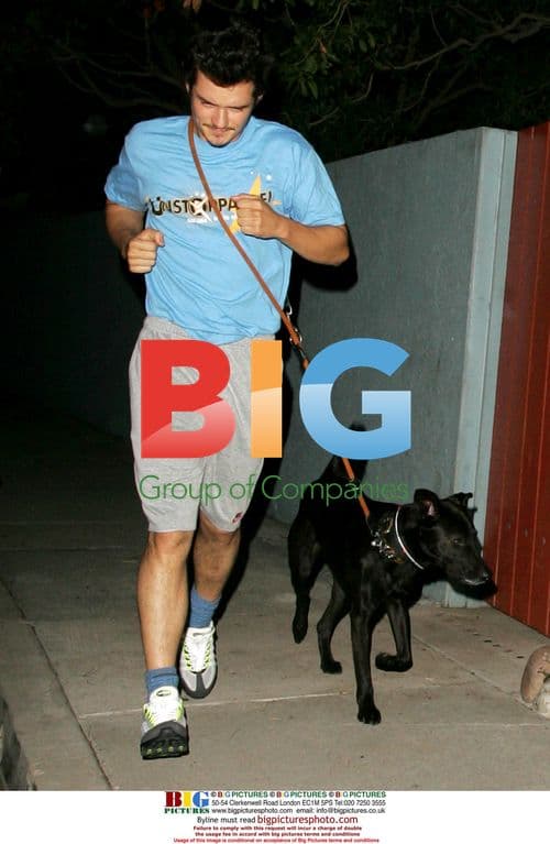 Orlando Bloom Jogs with Dog