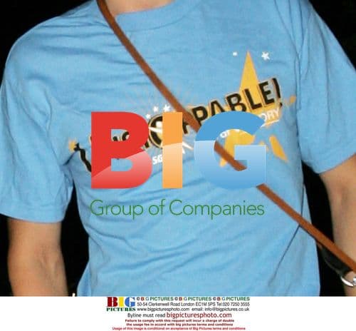 Orlando Bloom Jogs with Dog