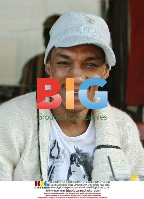 Singer Tricky dines with friends