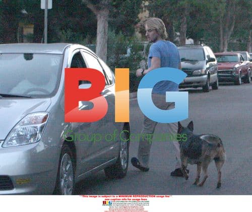 Owen Wilson leaves home with dog before family dinner