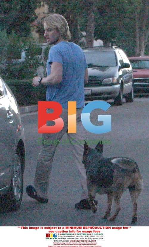 Owen Wilson leaves home with dog
