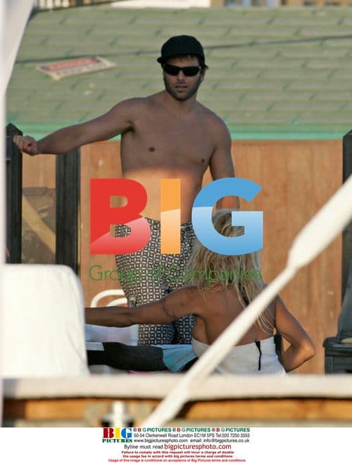 Pam Anderson & Rick Solomon Have Fun on Malibu Beach