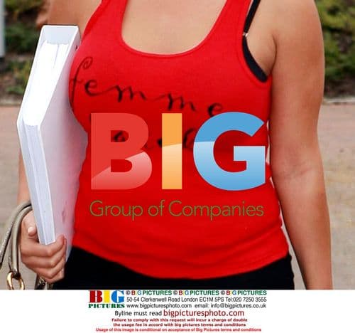 Jade Goody Learns Permanent Makeup