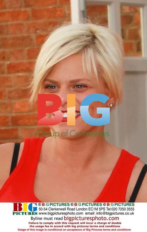 Jade Goody Learns Permanent Makeup at Beauty Salon