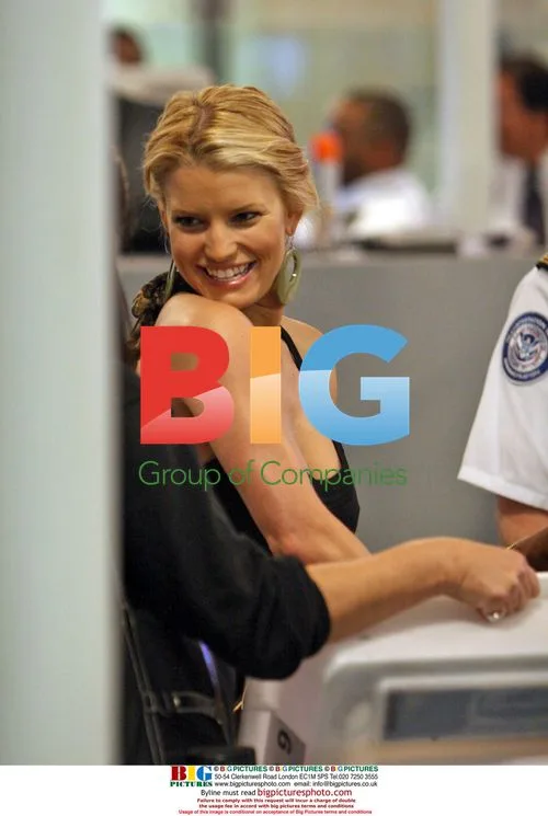 Jessica Simpson Travels to NY Fashion Week