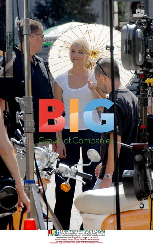 Ashton Kutcher and Cameron Diaz on set of "What Happens in Vegas"