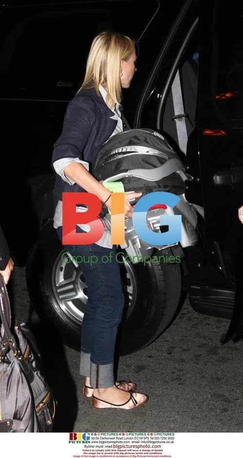 Naomi Watts arrives in Toronto with son