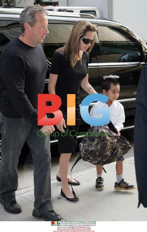 Angelina Jolie Drops Off Maddox at School