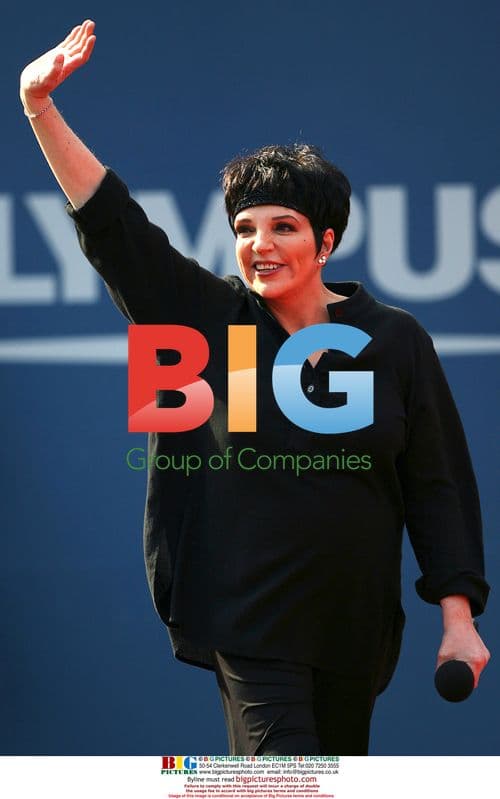 Liza Minnelli sings at U.S. Open