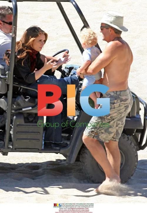 Jennifer Love Hewitt Greets Baby on 'Ghost Whisperer' Set