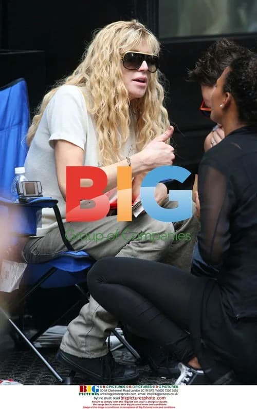 Courtney Love shopping with boyfriend