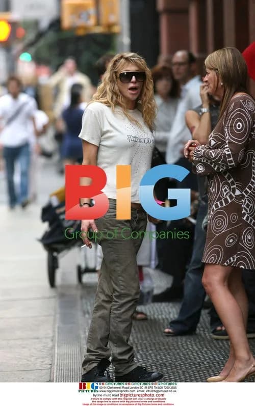 Courtney Love shopping with boyfriend