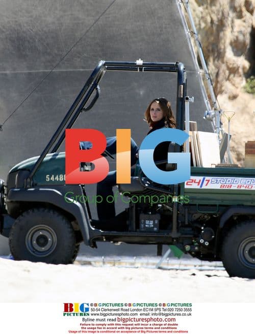 Jennifer Love Hewitt On-Set at "Ghost Whisperer"