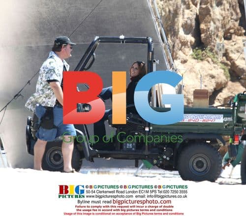 Jennifer Love Hewitt on set of 'Ghost Whisperer'