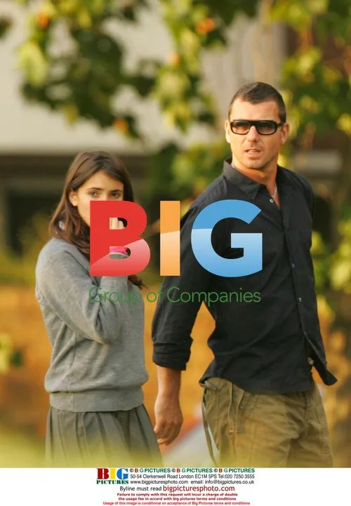 Singer Gavin Rossdale in park with friend