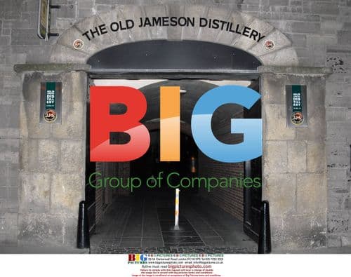 Tarantino and Cavill at Jameson Distillery