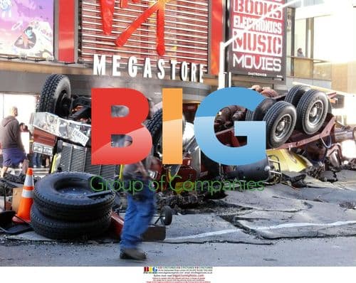 Charlize Theron and Will Smith on 'Hancock' set