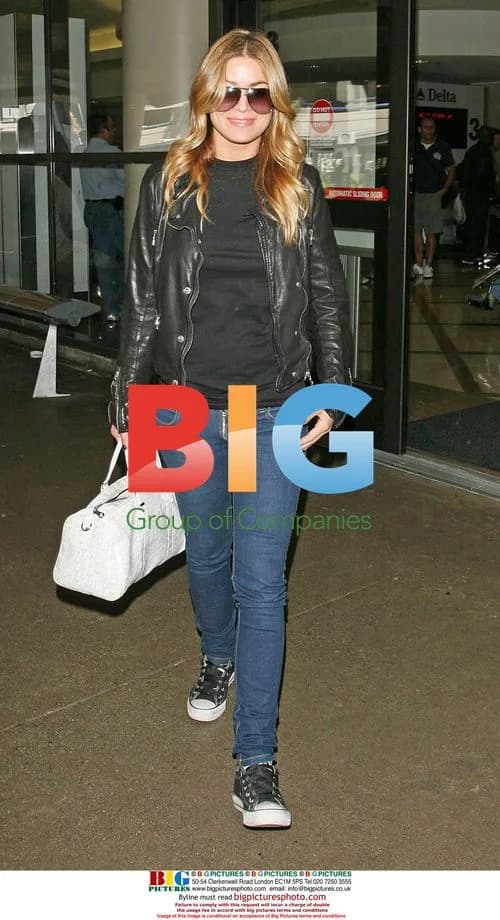 Carmen Electra at Los Angeles Airport