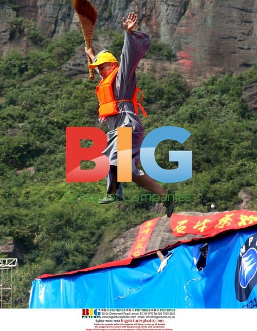 Participant in China Birdman Contest 2007