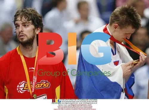 NBA stars Pau Gasol and Andrei Kirilenko at Eurobasket 2007 Final