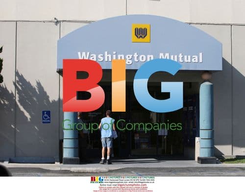 Zac Efron grabs Robeks Juice