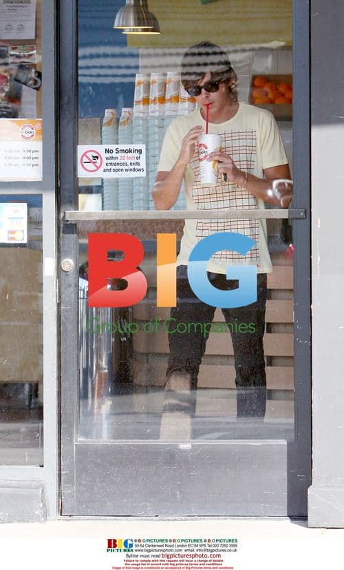 Zac Efron gets Robeks Juice