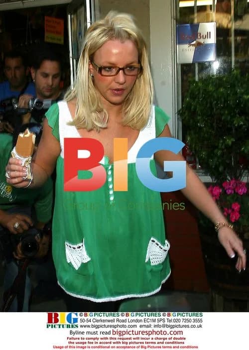 Britney Spears shopping in Malibu