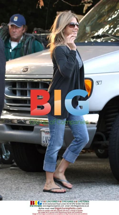 Jennifer Aniston on Set of 'He's Just Not That Into You'