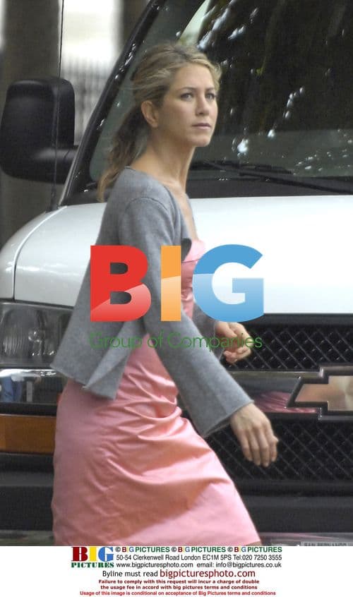 Jennifer Aniston on Set of 'He's Just Not That Into You'