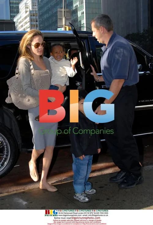 Angelina Jolie Drops Off Kids at School