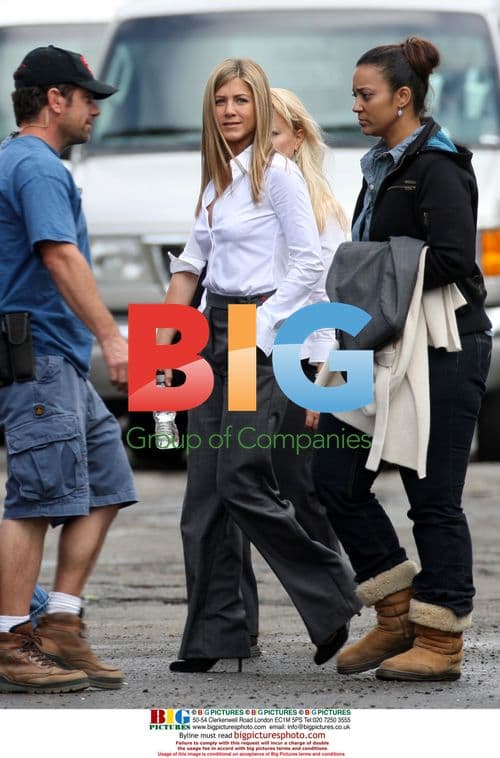 Jennifer Aniston on set of 'He's Not That Into You'