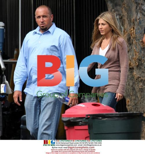 Jennifer Aniston on set of "He's Not That Into You"